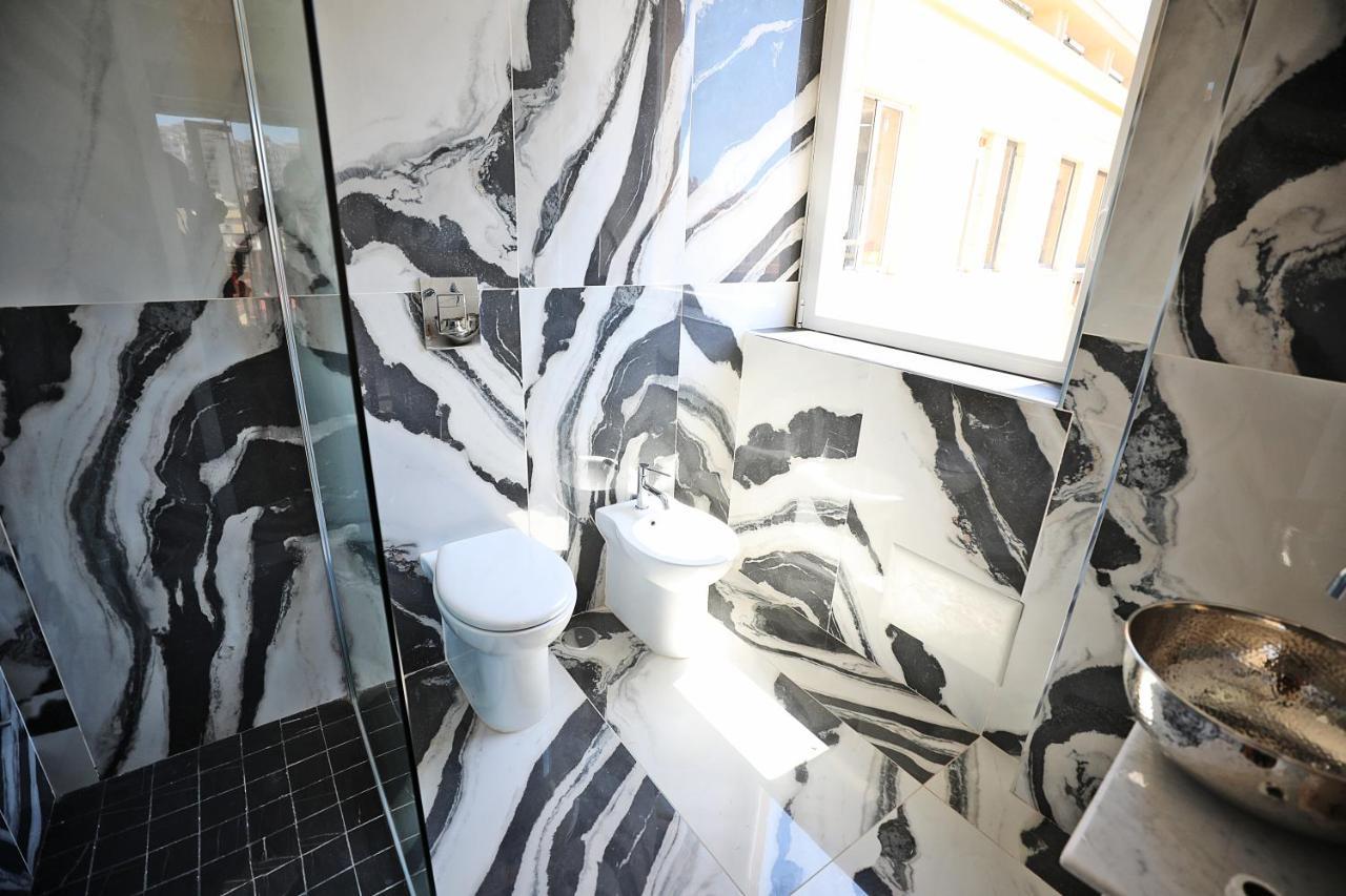 President Plaza Vip Suite Spa By Babylon Stay เนเปิลส์ ภายนอก รูปภาพ