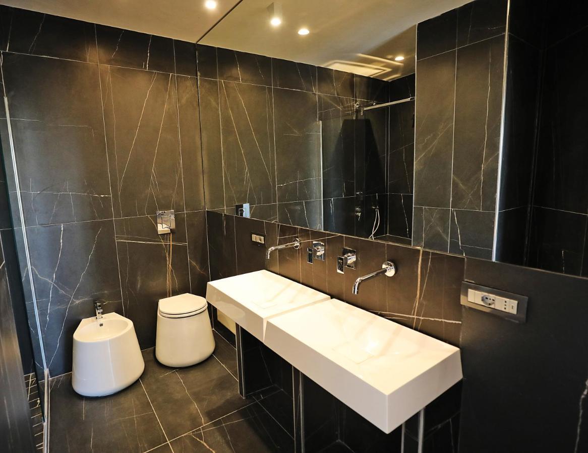 President Plaza Vip Suite Spa By Babylon Stay เนเปิลส์ ภายนอก รูปภาพ