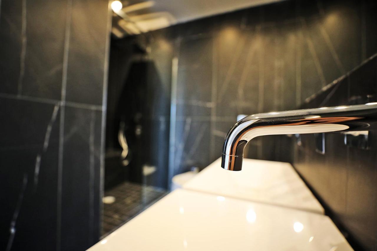 President Plaza Vip Suite Spa By Babylon Stay เนเปิลส์ ภายนอก รูปภาพ