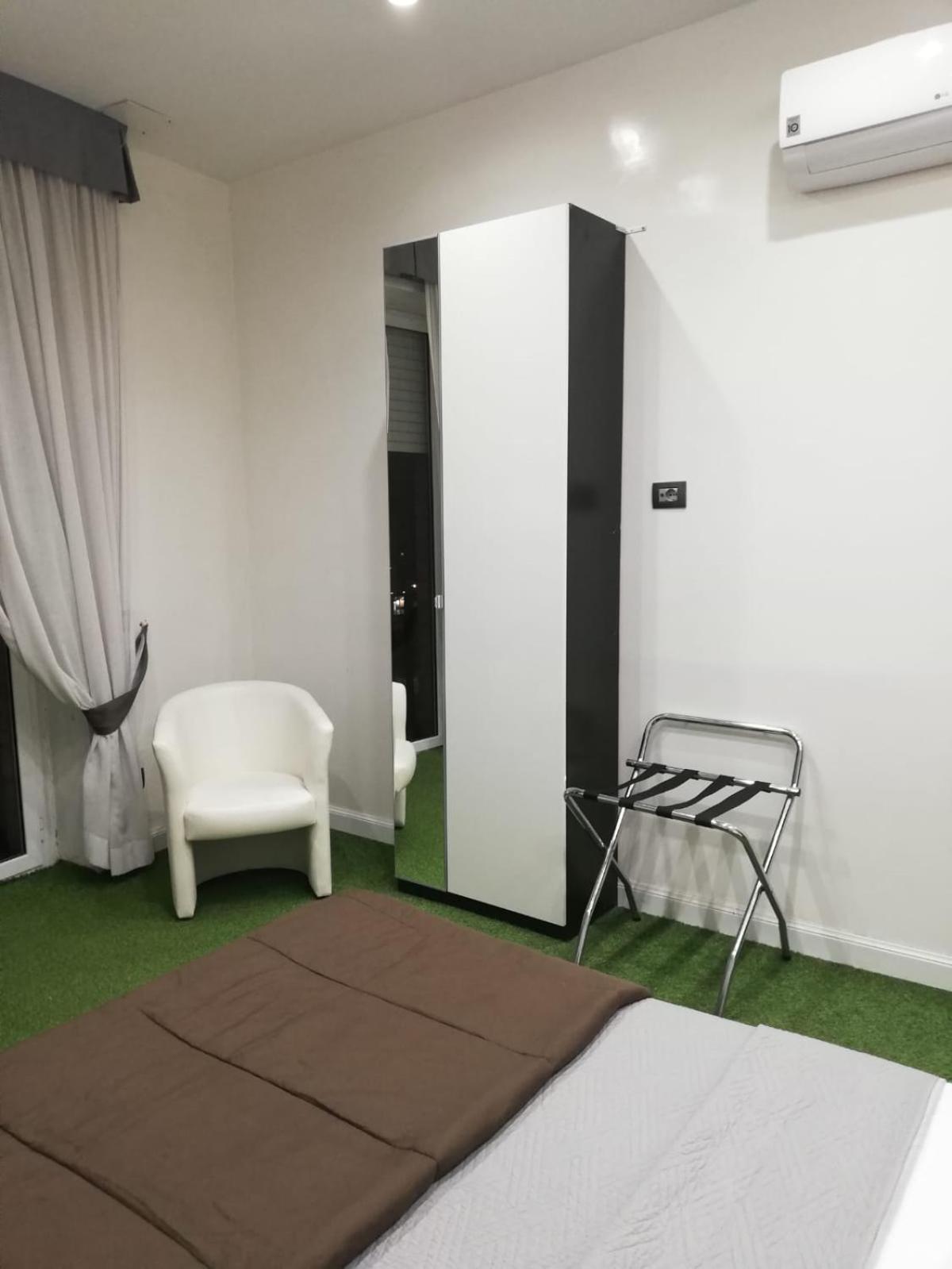 President Plaza Vip Suite Spa By Babylon Stay เนเปิลส์ ภายนอก รูปภาพ