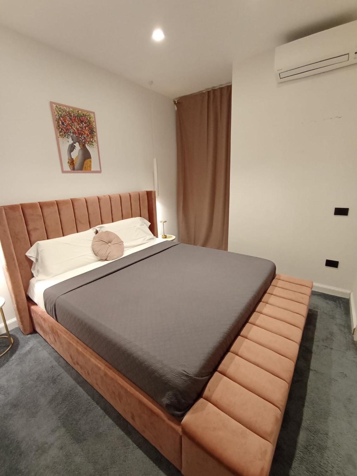 President Plaza Vip Suite Spa By Babylon Stay เนเปิลส์ ภายนอก รูปภาพ
